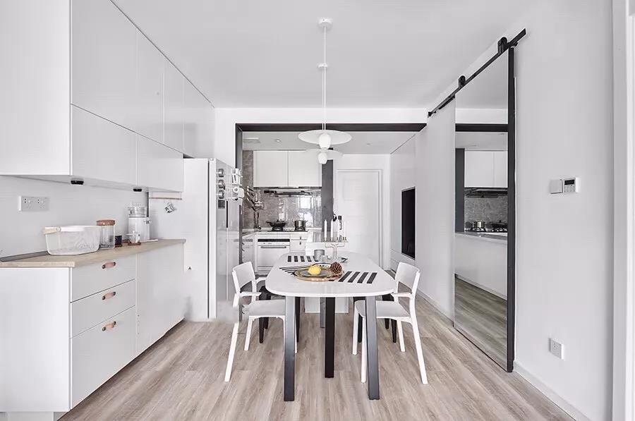 餐廳裝修做上餐邊柜加吊柜，儲物空間滿滿