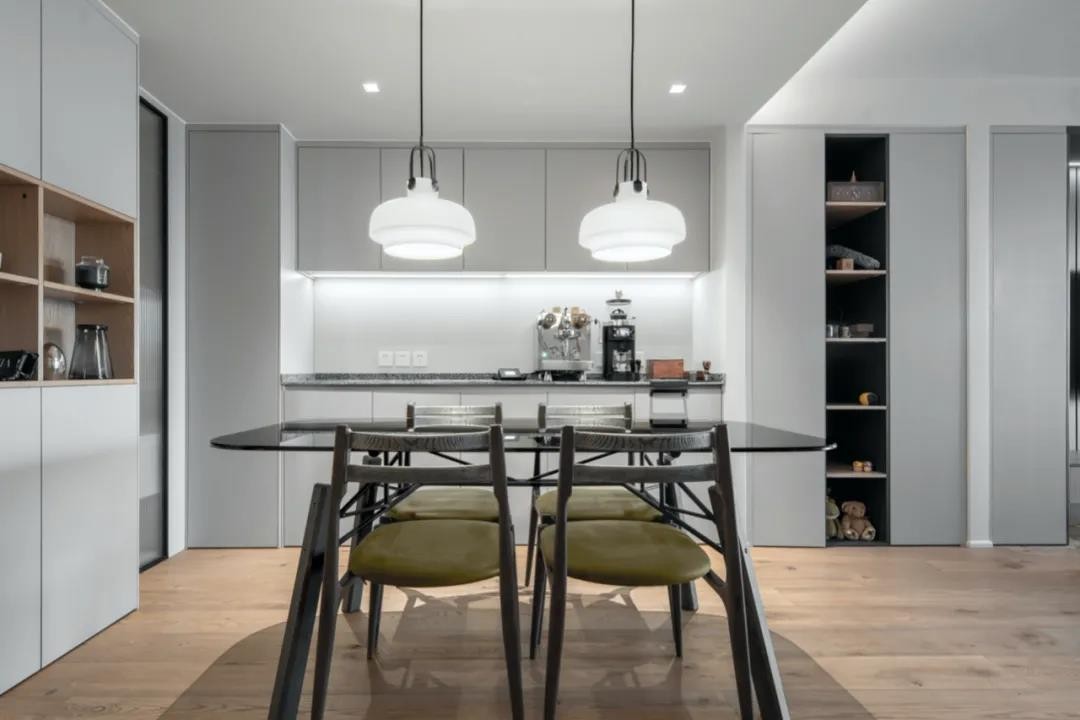 120平現(xiàn)代簡(jiǎn)約三居裝修，簡(jiǎn)約舒適風(fēng)格