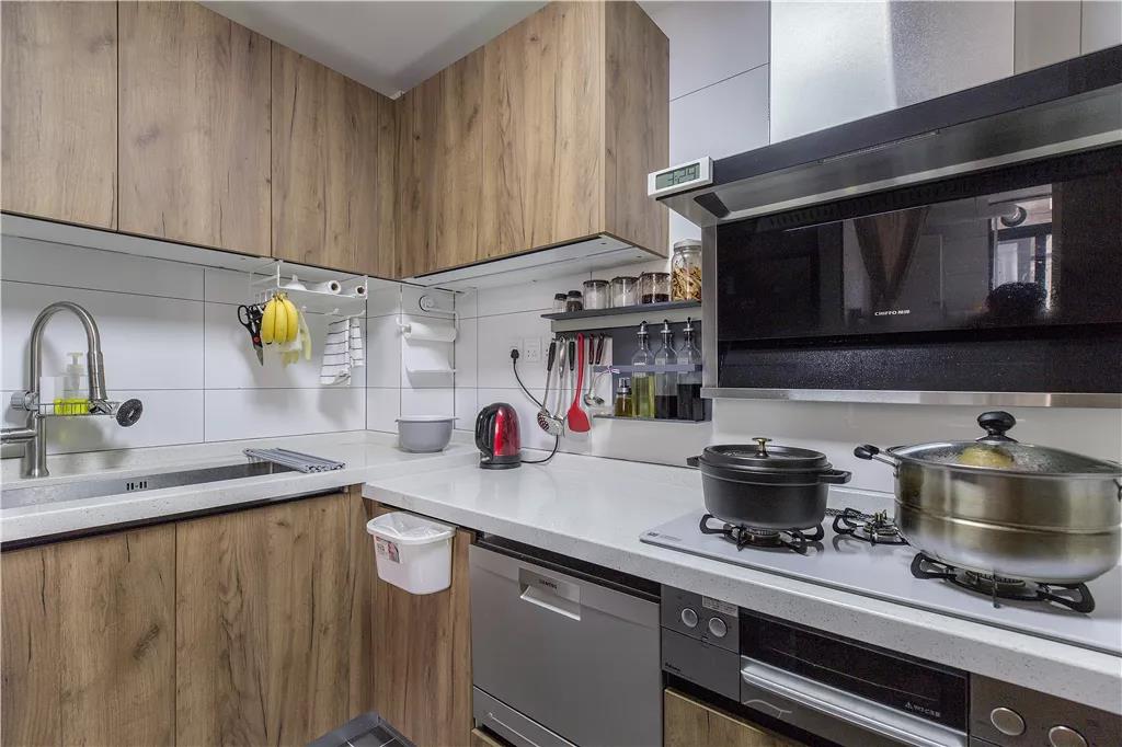 100㎡現(xiàn)代風(fēng)格裝修效果圖，臥室小衣帽間收納實用！